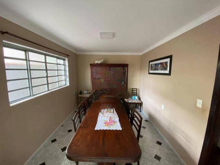 Casa, 4 quartos, 295 m² - Foto 2