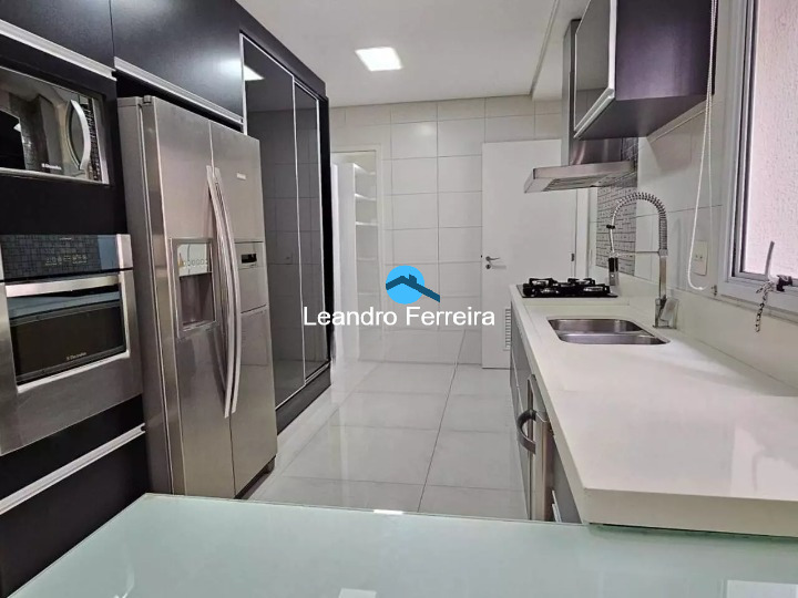 Apartamento, 3 quartos, 242 m² - Foto 2