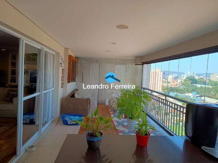 Apartamento à venda com 3 quartos, 242m² - Foto 2