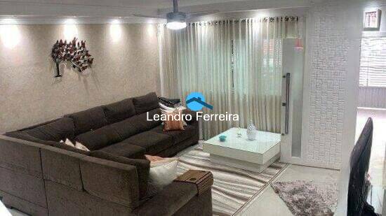 Casa à venda com 3 quartos, 248m² - Foto 1